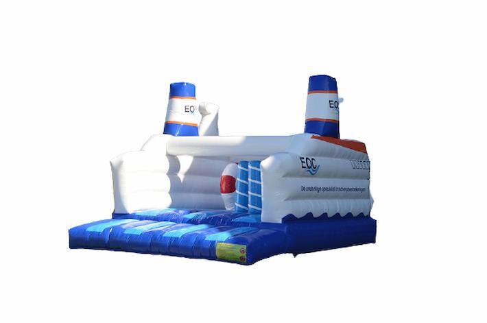 maatwerk springkussen voor EOC in de vorm van een schip